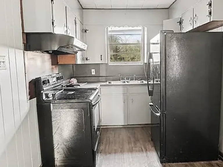 440 Oakmont St — Photo 2