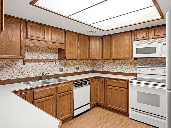 4th image of 924 Kellum St Unit 301