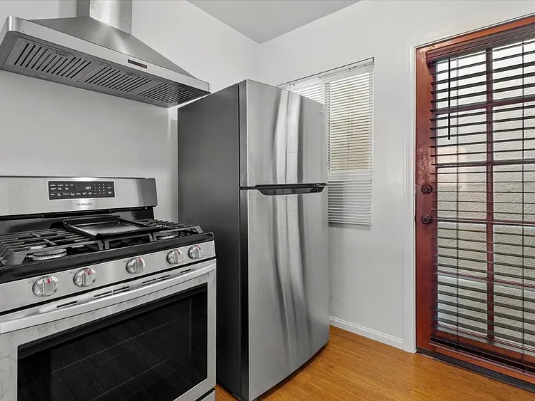 1726 Abbot Kinney Blvd #2 — Photo 8