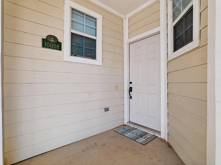 10008 Hanover Dr — Photo 5