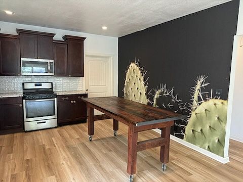 3rd image of 639 E Evergreen St