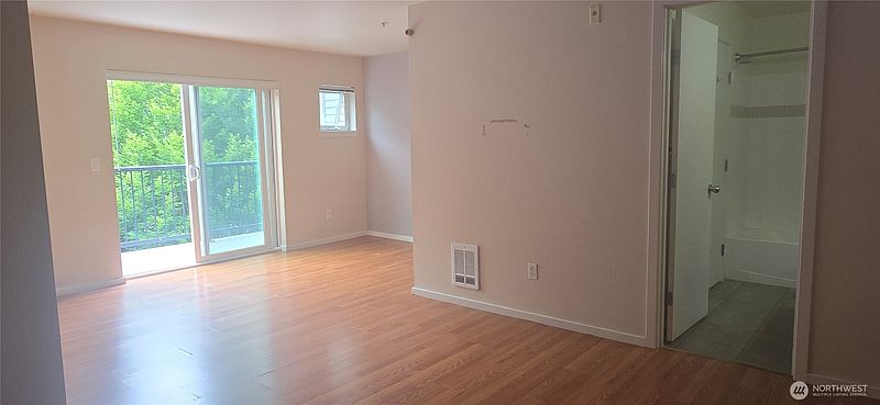 5th image of 12345 Roosevelt Way NE #406
