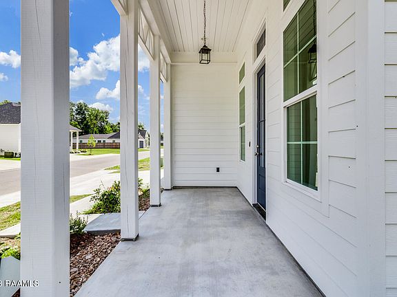 3rd image of 209 Jagged Grove Ln