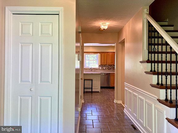 5th image of 10907 Thornwood Dr NW