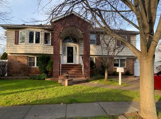 157 N Hickory St, Massapequa, NY 11758