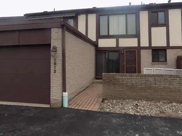 1012 Country Club Dr #11, Saint Clair Shores, MI 48082