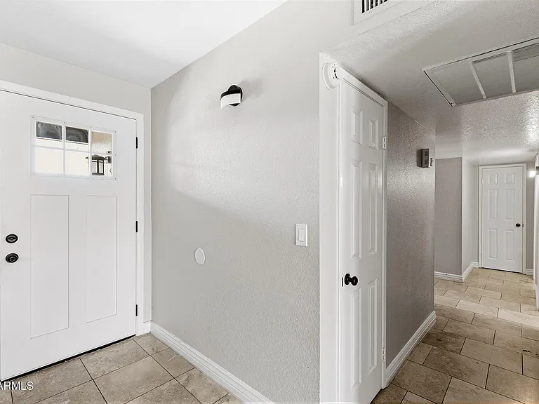 4716 W Christy Dr — Photo 37
