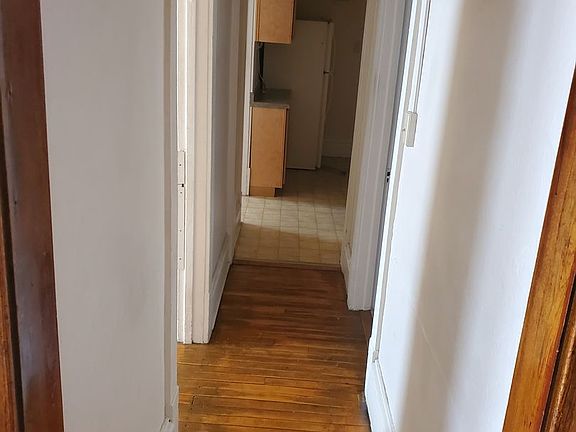 4th image of 2500 16th Ave S APT 1