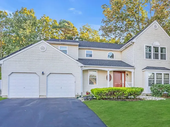 21 Cambridge Dr, Howell, NJ 07731