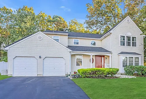 21 Cambridge Dr Photo 1