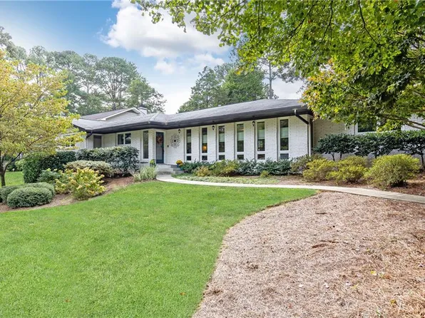 2401 Brookhurst Dr, Dunwoody, GA 30338
