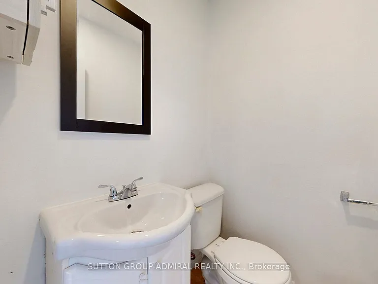64 Bronte St S #8 — Photo 31