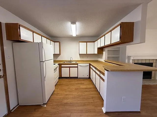 3000 Jadewood Ct #B — Photo 5