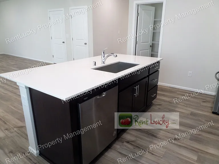 2816 Laurel Loop — Photo 10