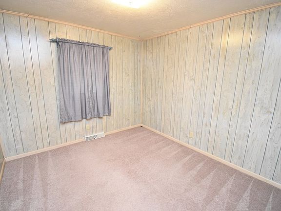 5th image of 182 Scott St