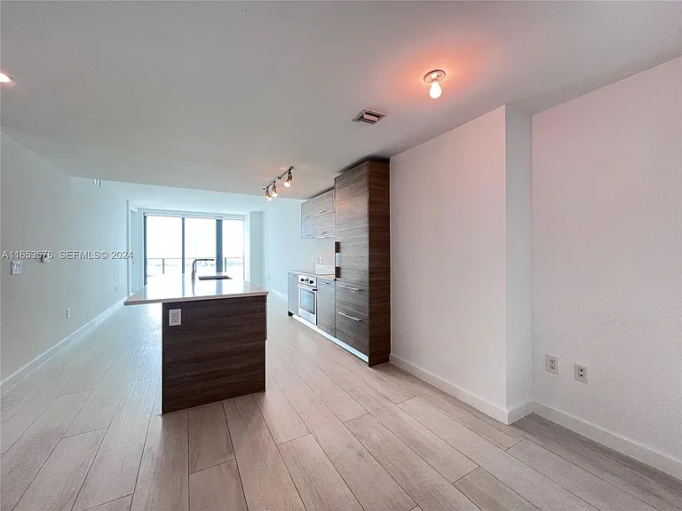 650 NE 32nd St #3305 — Photo 8