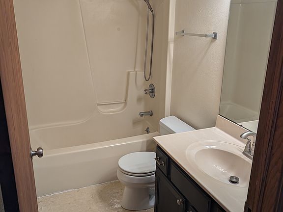 4th image of 808 Harney Ave #808