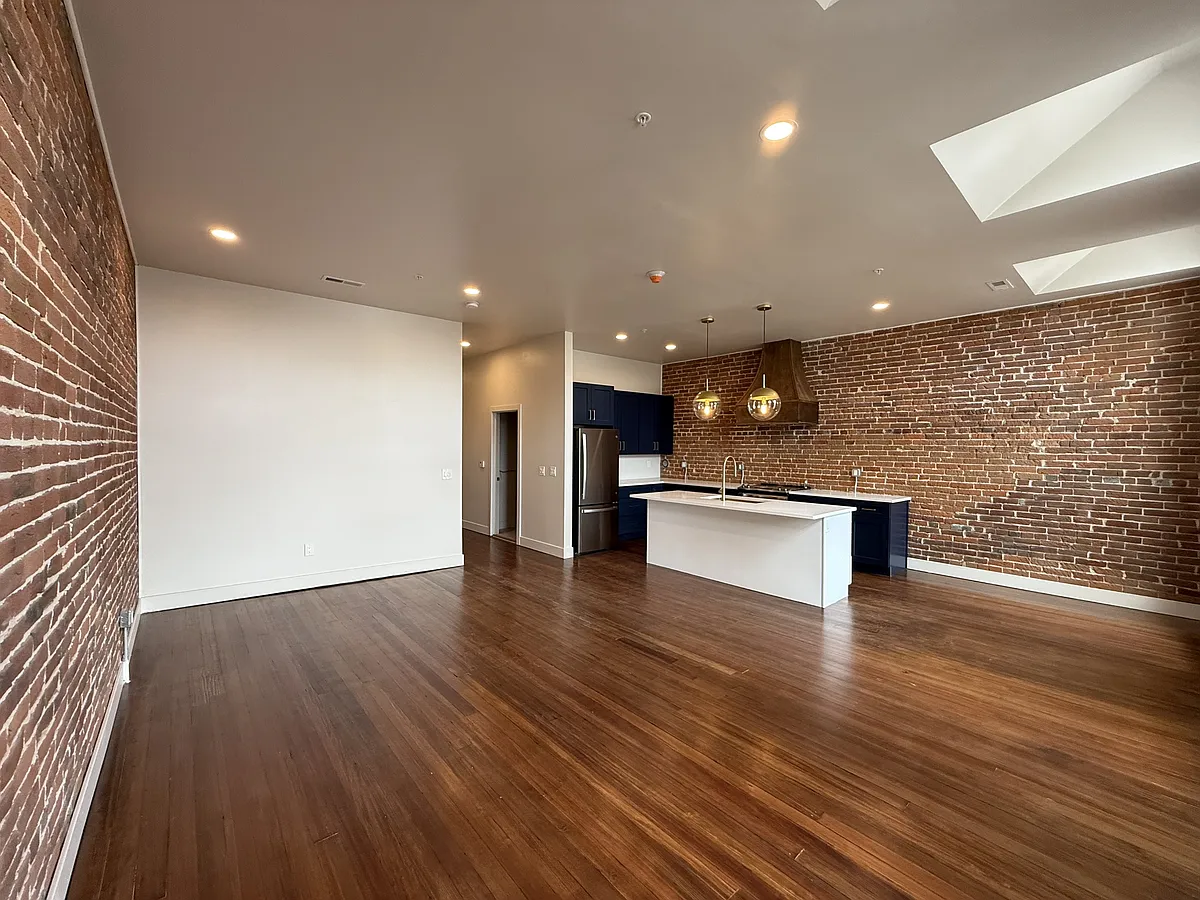 Building Photo - 404 Shawnee St #1