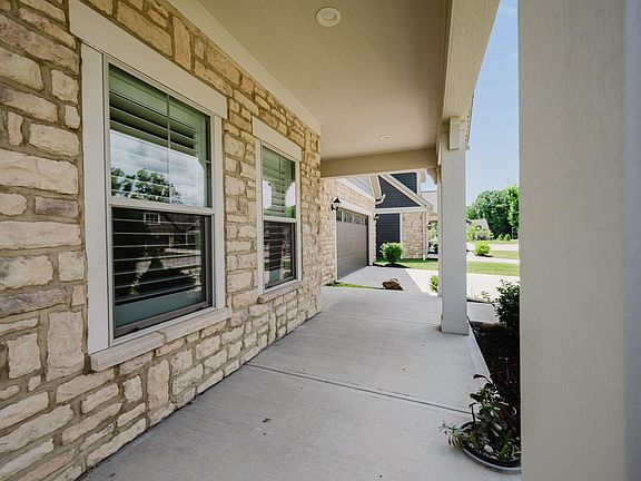 5th image of 333 Parkgate Ct