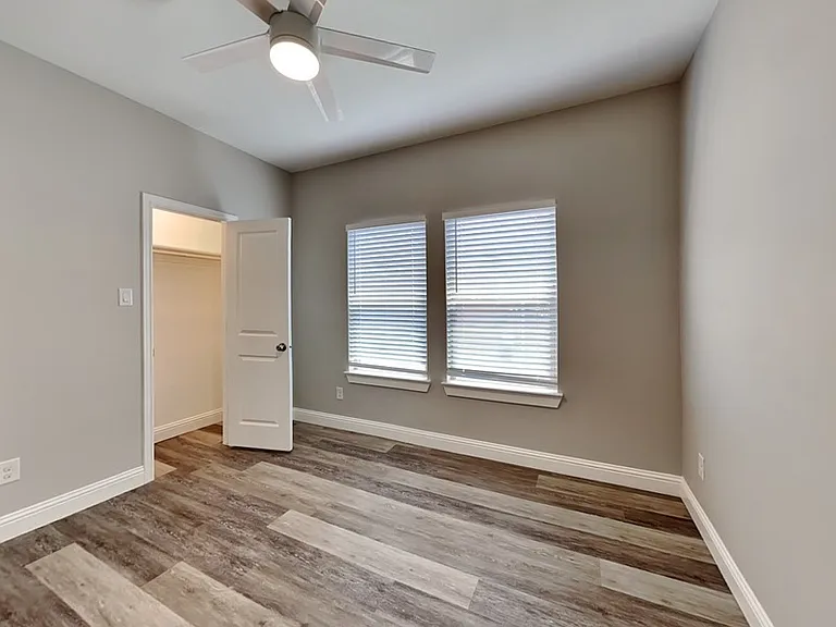 2512 Sharon St — Photo 13