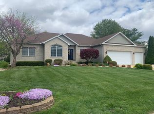 936 W Weaver Rd, Forsyth, IL 62535