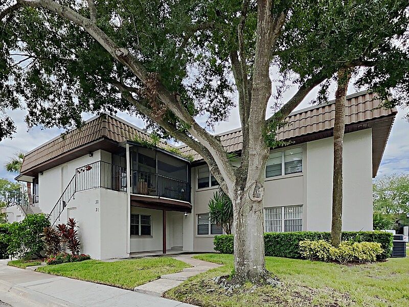 1st image of 31 Windtree Ln Unit 4