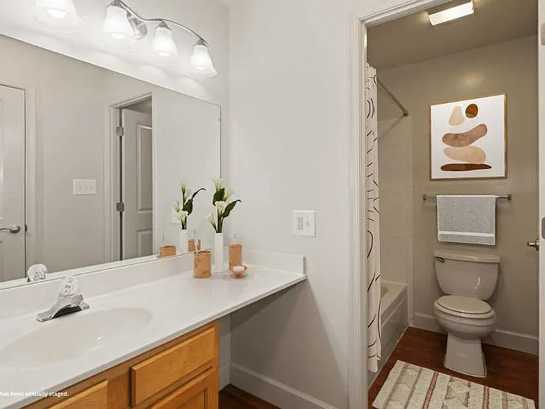 Fox Run Apartments — Photo 8
