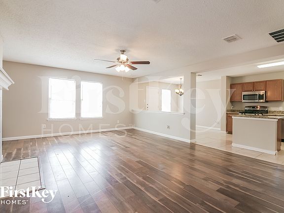 4th image of 916 Simi Dr