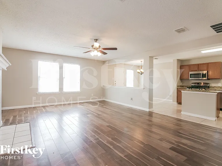916 Simi Dr — Photo 4