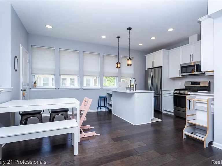 57 Kaprol Dr — Photo 11