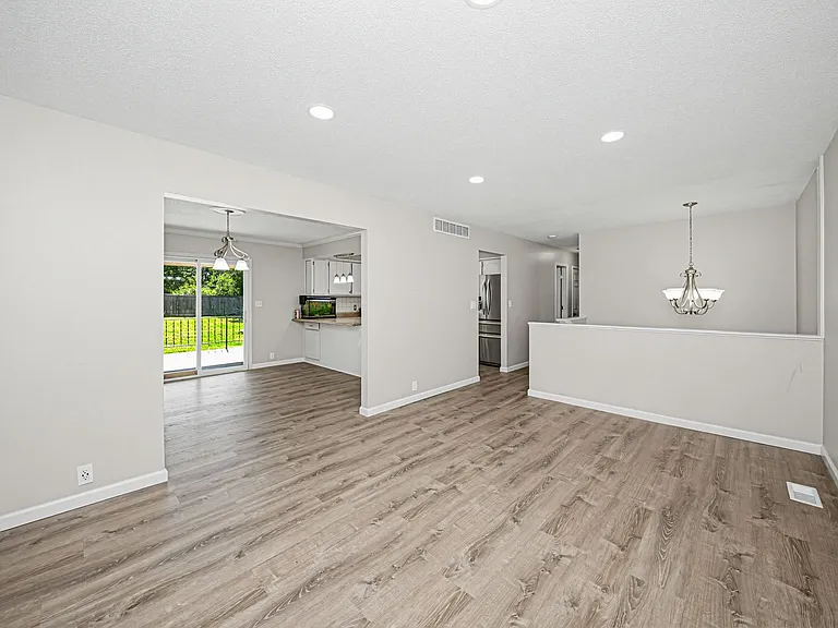 1429 Highland Dr — Photo 8