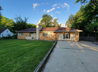 338 Pleasant Dr, Schaumburg, IL 60194