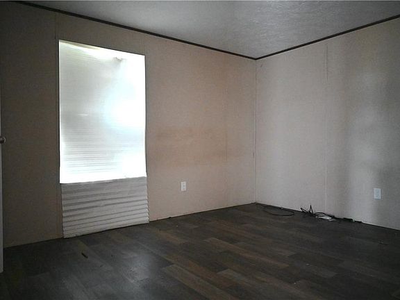 4th image of 828 Magnolia St