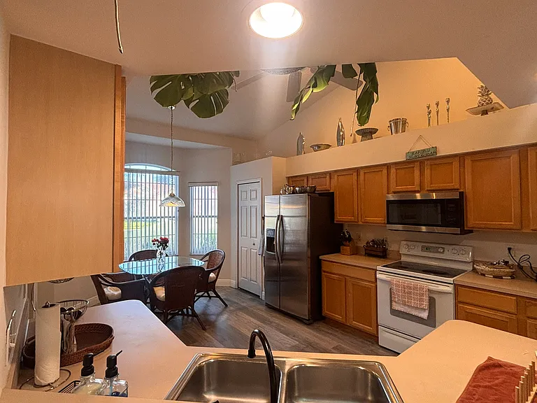 399 Renaissance Ave — Photo 7