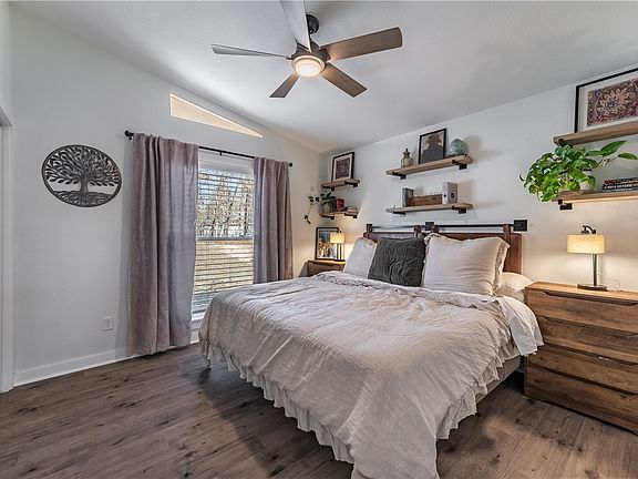 5th image of 30 Lambeth Dr