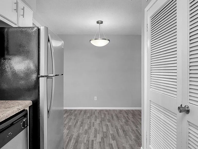 Dixon Heights — Photo 4