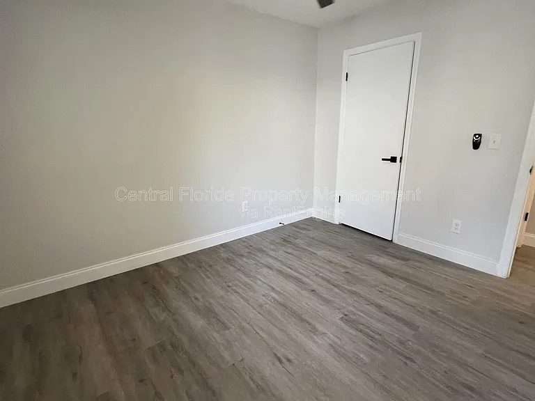 916 Robinhood Ct — Photo 15