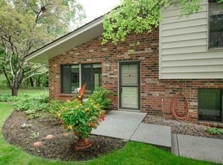 2212 Country Ln, Minnetonka, MN 55305