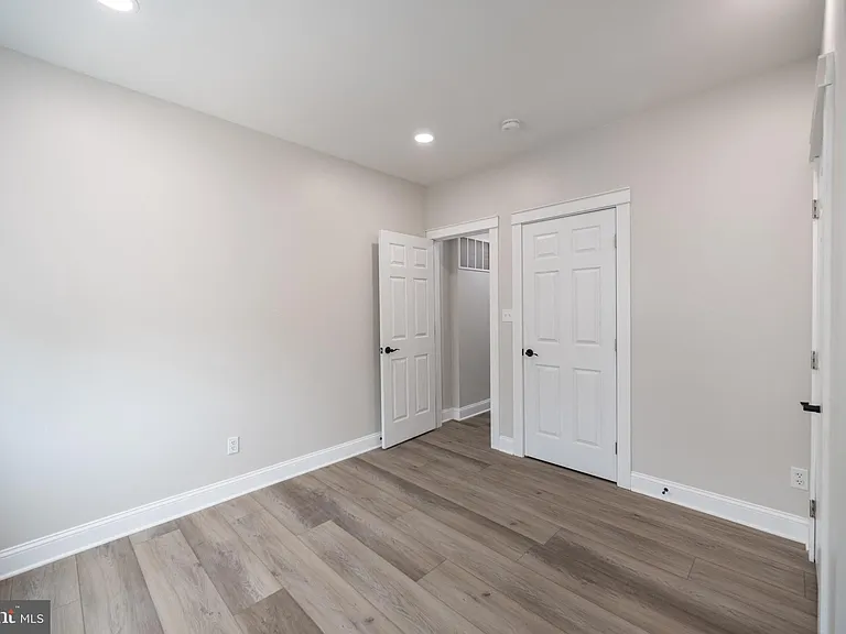 521 N Douglas St — Photo 26