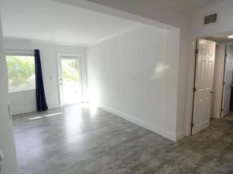 3721 NE 170th St #1 — Photo 13