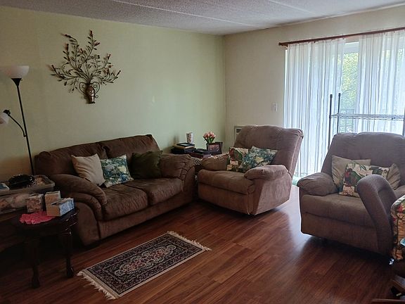 3rd image of 100 W Park Circle Dr APT 3I