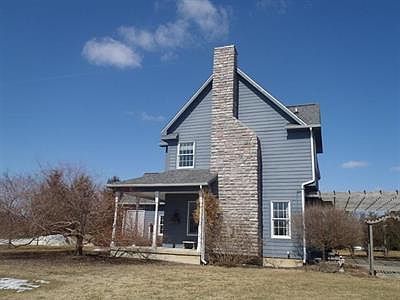 3rd image of 4670 Lewis Dr