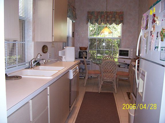5th image of 112 NW Bentley Cir