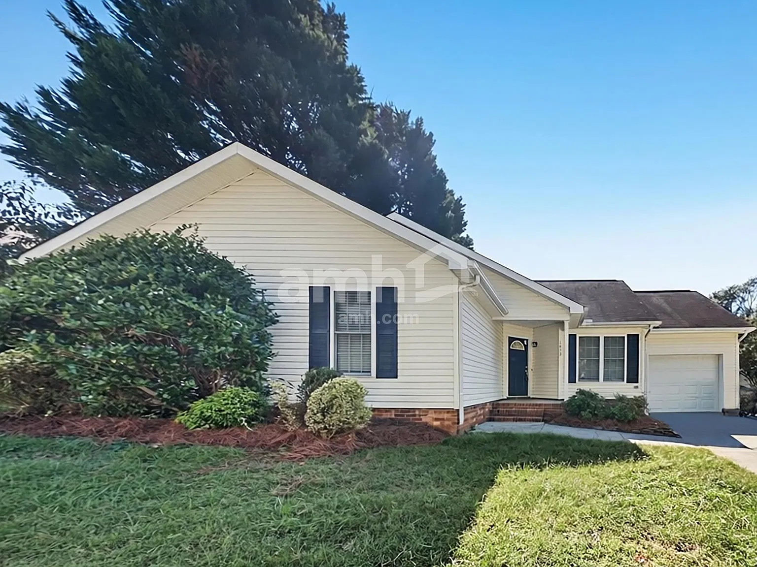 3 bed, 2.0 bath, 1374 sqft, $1,855 — Photo 1