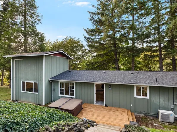225 Fox Ln, Roseburg, OR 97471