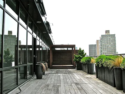 Rented by Vertex Realty Group LLC | media 29