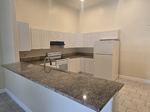 3rd image of 1313 White Pine Dr #1