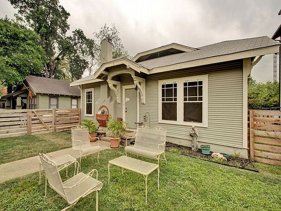 3rd image of 605 Elmwood Pl