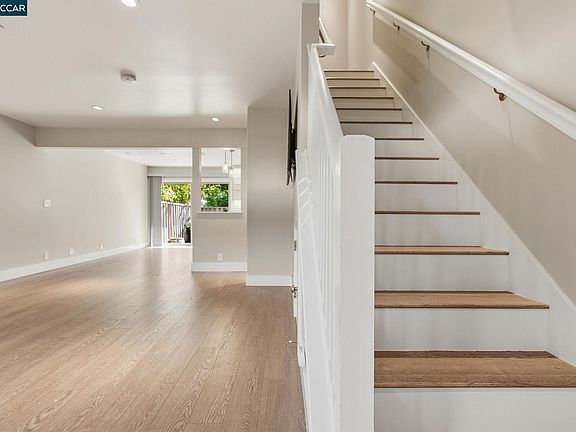 4th image of 30 Miramonte Dr