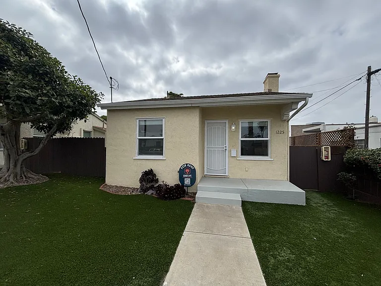 1225 Buenos Ave — Photo 1